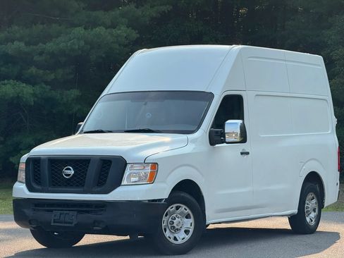 Used 2018 Nissan NV 2500 SV RWD image 1