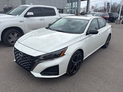 Used 2025 Nissan Altima 2.5 SR w/ SR Premium Package image 1