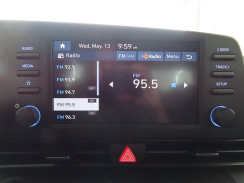 Used 2025 Hyundai Elantra Sport FWD image 18