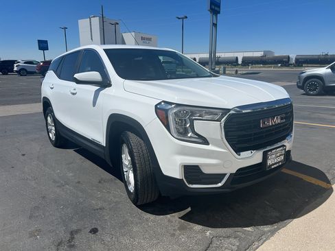 Used 2024 GMC Terrain SLE image 1