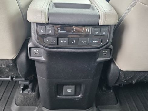 Used 2024 Toyota Grand Highlander AWD image 26