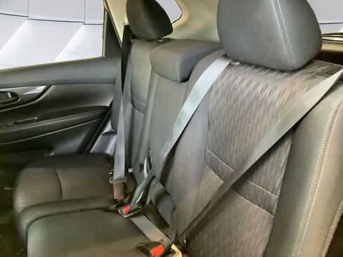 Used 2019 Nissan Rogue S image 17