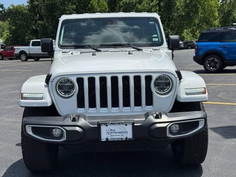 Used 2021 Jeep Wrangler Unlimited Sahara w/ Cold Weather Group AWD/4WD image 9