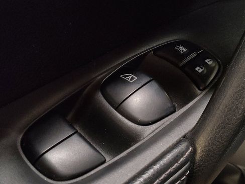 Used 2016 Nissan Rogue S image 27