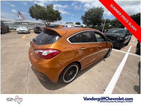 Used 2017 Chevrolet Cruze Premier FWD image 10
