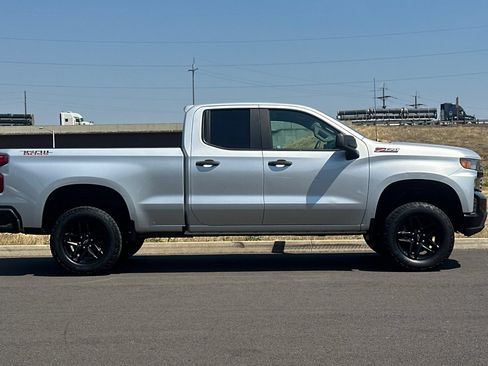 Used 2019 Chevrolet Silverado 1500 Custom Trail Boss w/ Custom Convenience Package AWD/4WD image 2