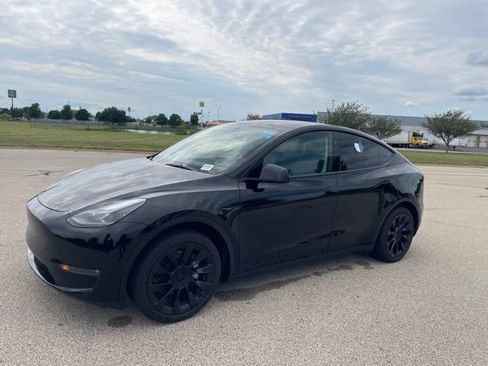 Used 2024 Tesla Model Y Long Range AWD/4WD image 4