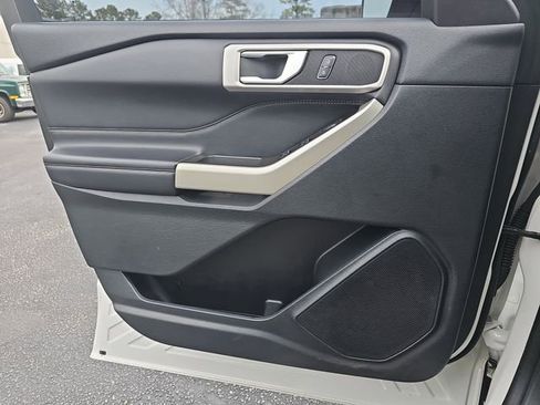 Used 2022 Ford Explorer XLT w/ Equipment Group 202A image 32