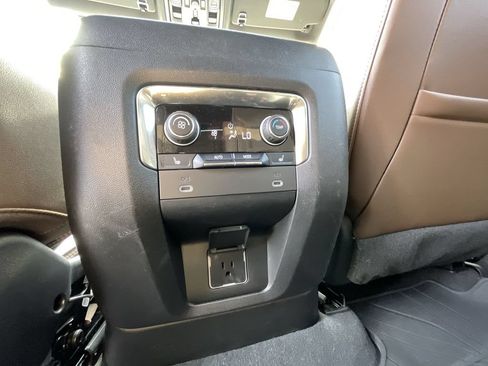 Certified 2022 Chevrolet Suburban High Country AWD/4WD image 22