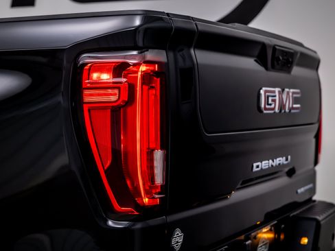 Used 2024 GMC Sierra 1500 Denali w/ Technology Package AWD/4WD image 13