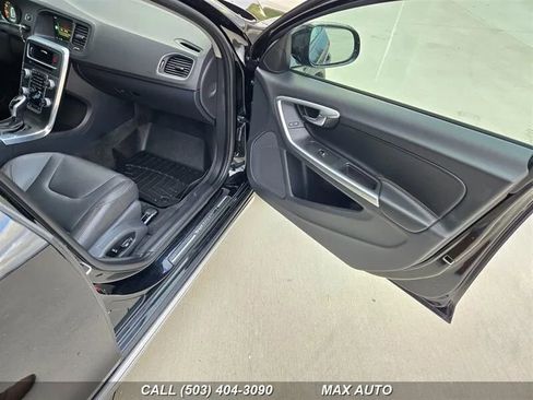 Used 2016 Volvo V60 T5 Cross Country image 18