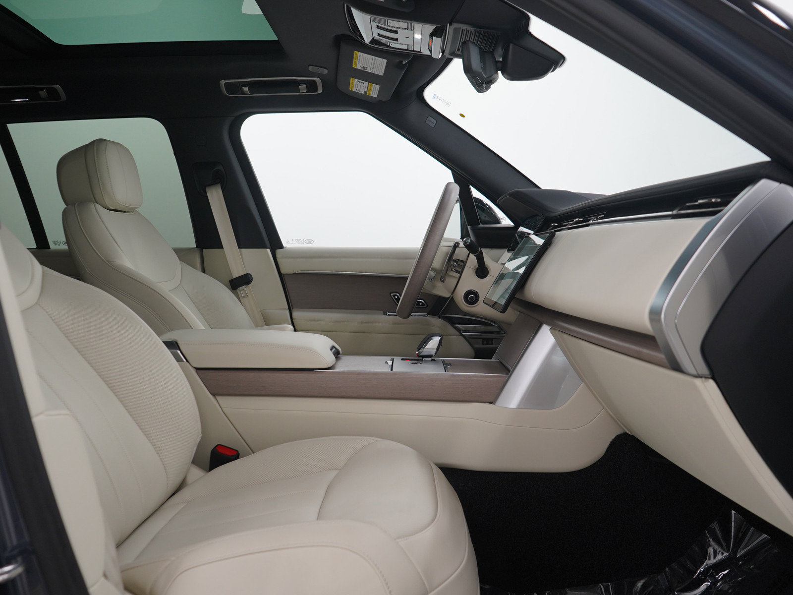 Used 2025 Land Rover Range Rover SE AWD/4WD image 13