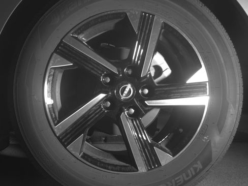 Used 2025 Nissan Sentra SV FWD image 14