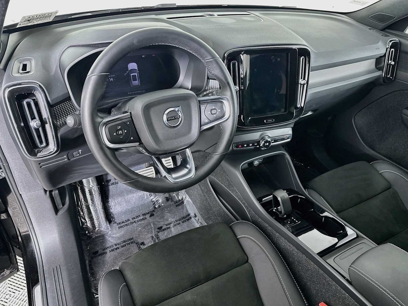 Used 2022 Volvo XC40 P8 Recharge Plus AWD/4WD image 9