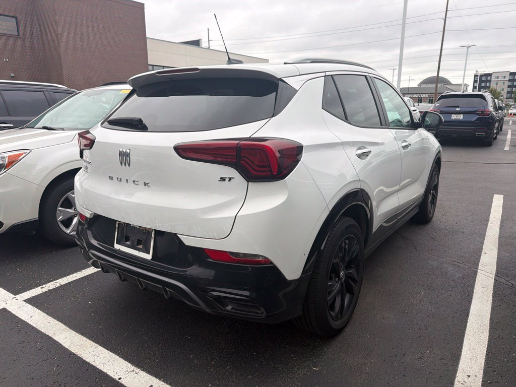 Used 2024 Buick Encore GX Sport Touring FWD image 3