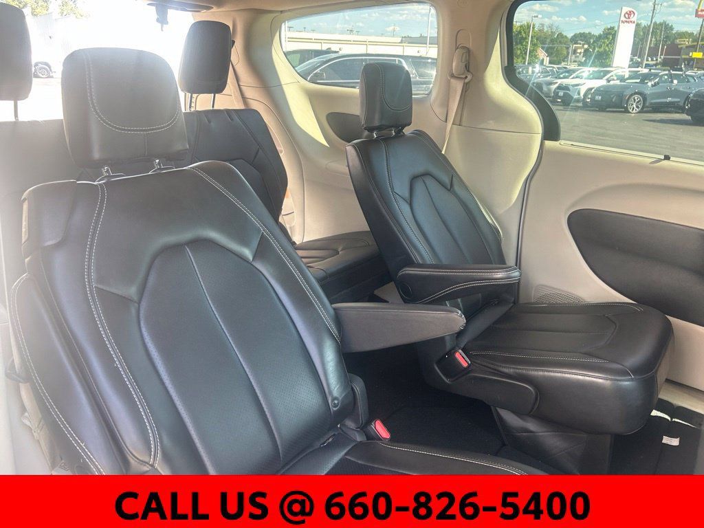Used 2023 Chrysler Pacifica Touring-L FWD image 8