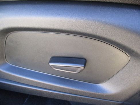 Used 2023 Ford Explorer XLT image 44