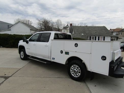 Used 2024 Chevrolet Silverado 2500 LT w/ Convenience Package image 3