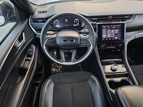 Used 2023 Jeep Grand Cherokee L Laredo RWD image 18