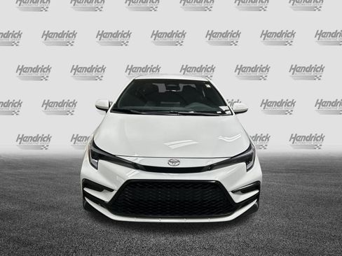 Used 2026 Toyota Corolla SE FWD image 3