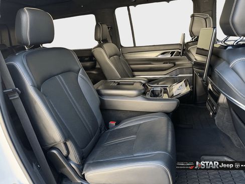 Used 2022 Jeep Grand Wagoneer Series II AWD/4WD image 30