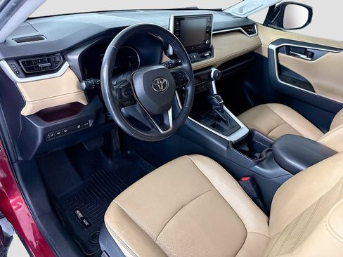 Used 2019 Toyota RAV4 Limited w/ Cold Weather Package FWD image 9