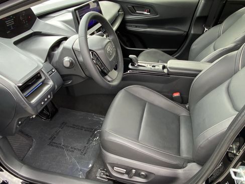 Used 2025 Toyota Prius FWD image 27