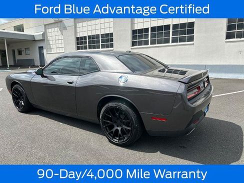 Used 2018 Dodge Challenger SXT RWD image 5