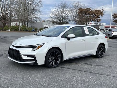 Certified 2025 Toyota Corolla SE image 1