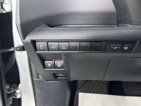 Certified 2023 Toyota Sienna XSE image 28