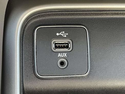 Used 2018 Jeep Compass Latitude w/ Popular Equipment Group FWD image 27