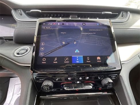 Used 2023 Jeep Grand Cherokee Limited w/ Luxury Tech Group II image 22