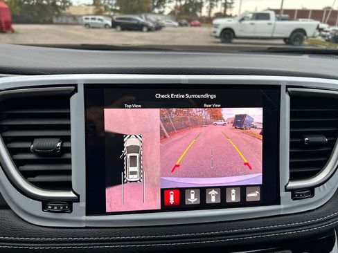 New 2026 Chrysler Pacifica Select image 17