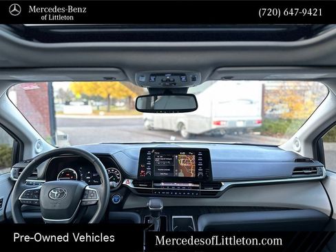 Used 2024 Toyota Sienna Limited image 19