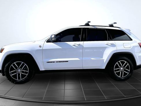 Used 2020 Jeep Grand Cherokee Trailhawk w/ Trailhawk Luxury Group AWD/4WD image 3