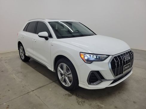 Used 2021 Audi Q3 2.0T Premium w/ Convenience Package image 4