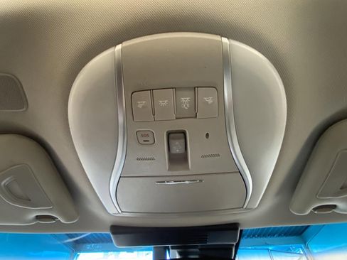 Used 2018 INFINITI Q70 Luxe w/ Cargo Package image 32