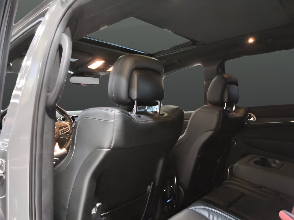 Used 2019 Jeep Grand Cherokee SRT AWD/4WD image 14