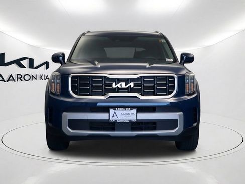 Used 2024 Kia Telluride S w/ S Sunroof Package FWD image 2