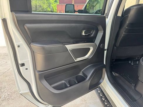Used 2016 Nissan Titan PRO-4X w/ Pro-4x Convenience Package AWD/4WD image 29