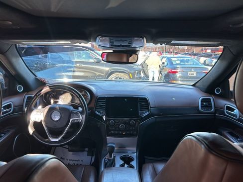 Used 2019 Jeep Grand Cherokee Summit image 2