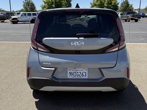 Used 2024 Kia Soul LX w/ Option Group 015 FWD image 5