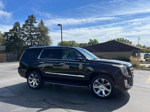 Used 2018 Cadillac Escalade Luxury image 10