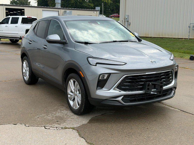 Used 2025 Buick Encore GX Preferred FWD image 1