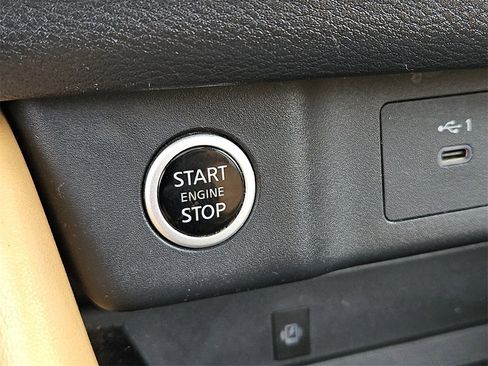 Certified 2021 Nissan Rogue Platinum image 16