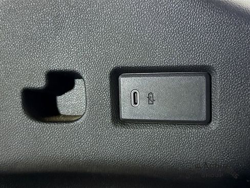 Used 2023 Chevrolet Suburban Premier AWD/4WD image 30