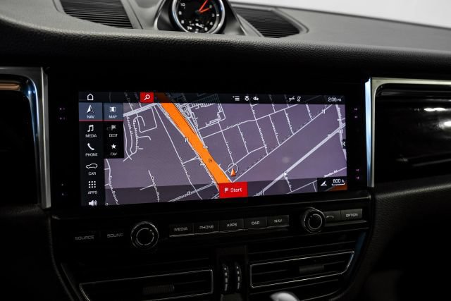 Used 2020 Porsche Macan AWD/4WD image 23