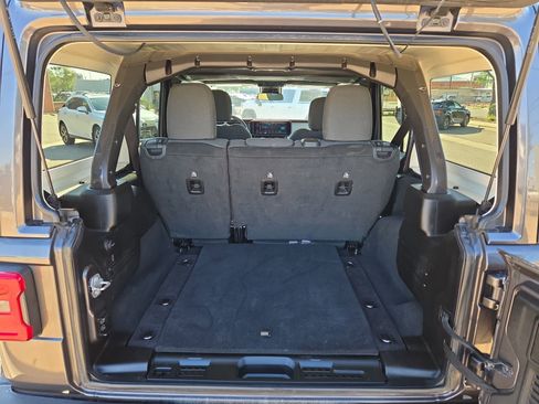 Used 2025 Jeep Wrangler Unlimited Sahara AWD/4WD image 12