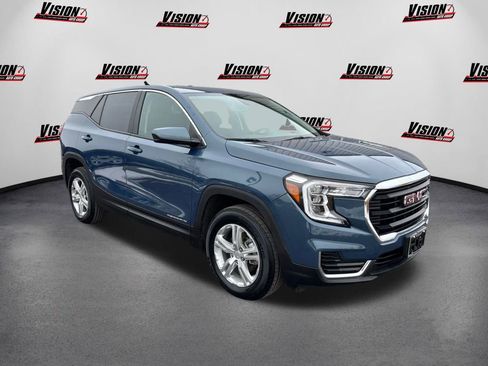 Used 2024 GMC Terrain SLE image 3