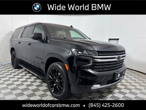 Used 2023 Chevrolet Suburban LT w/ LT Signature Plus Package AWD/4WD image 1